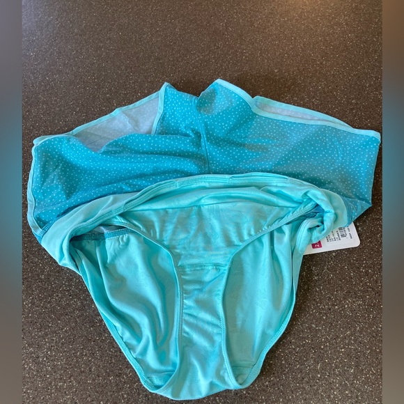 Women’s Rabbit Running 2.5” low rise “Catch Me If You Can” running shorts - Picture 3 of 6